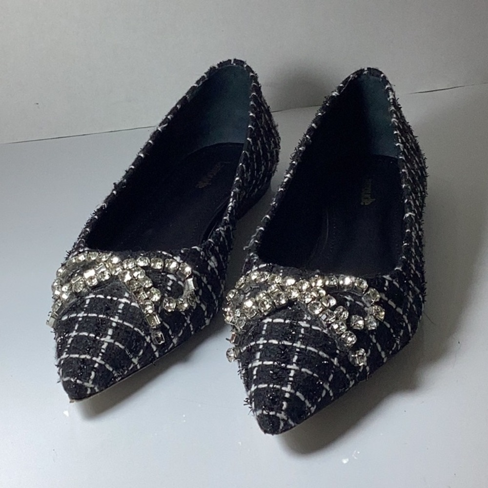 Lee Flat In Black Tweed
Larroudé - Picture 6 of 10